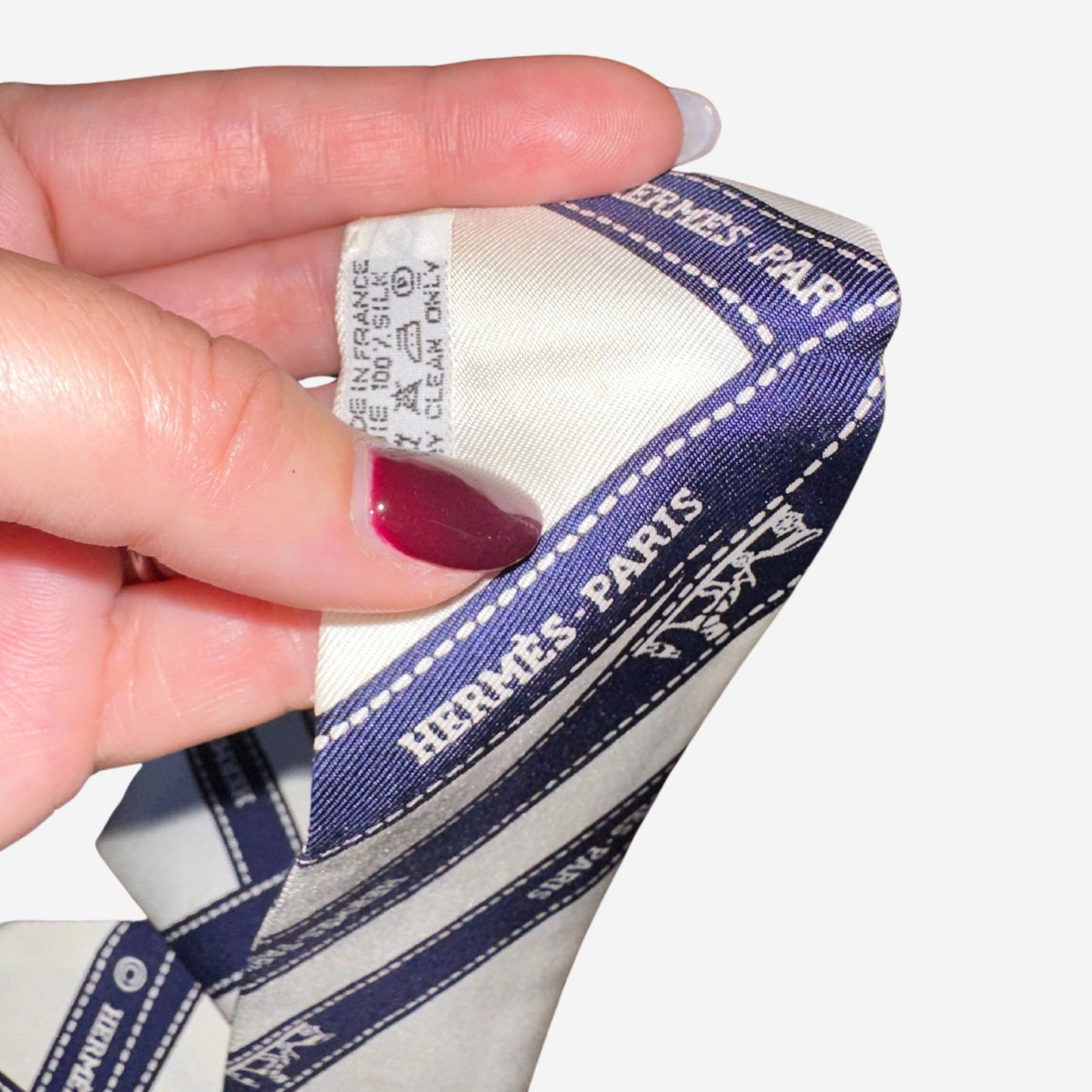 Hermes Bolduc White and Navy Silk Twilly