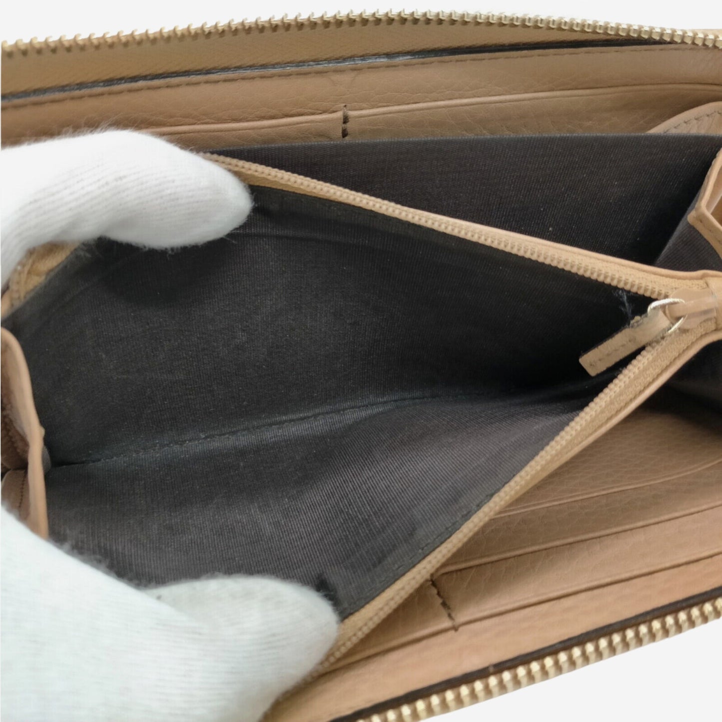 Gucci Beige Pebbled Leather Full-Sized Zip Around Wallet