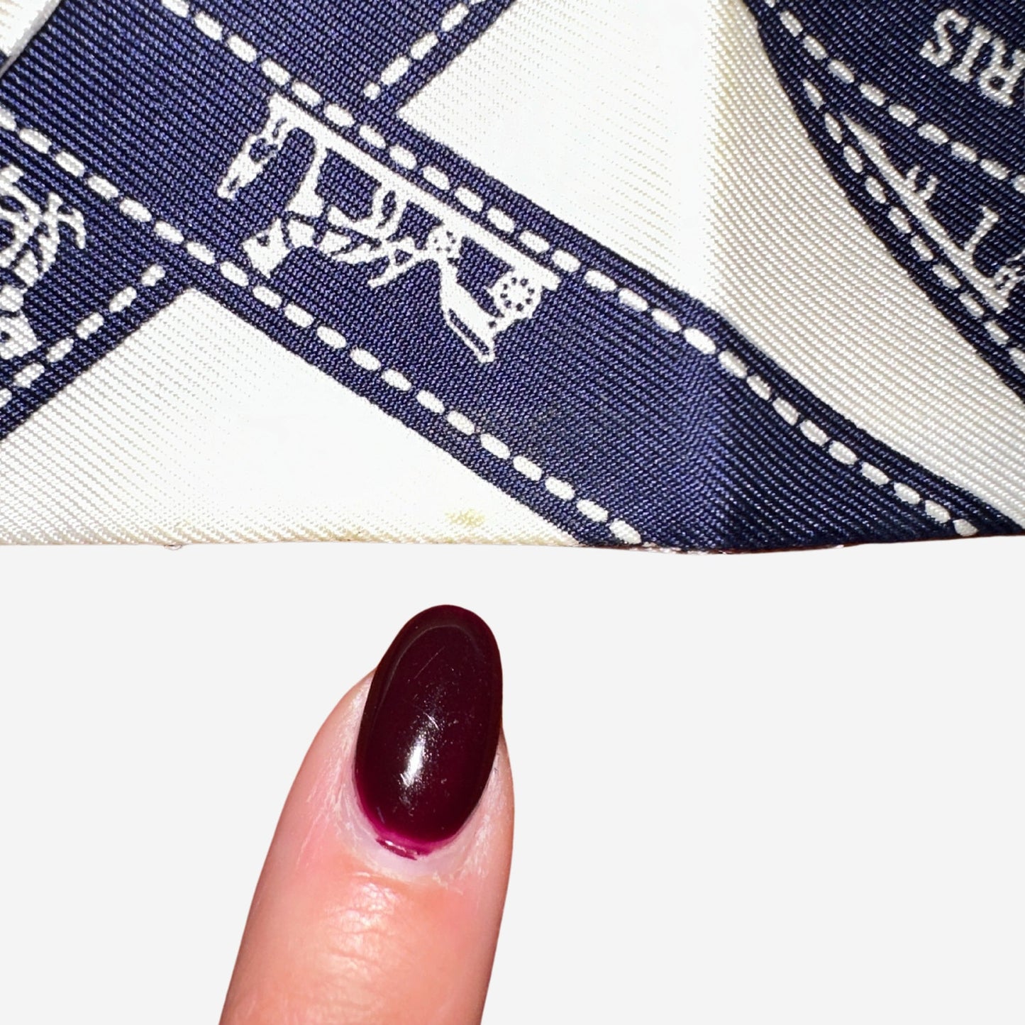 Hermes Bolduc White and Navy Silk Twilly